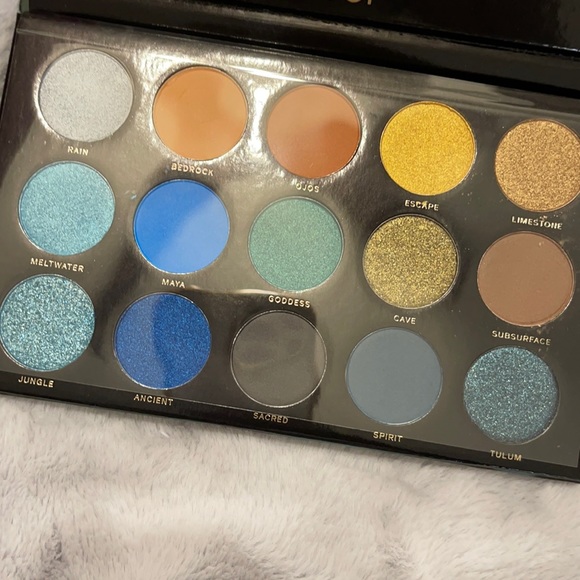 HipDot eyeshadow pallet - Picture 2 of 6